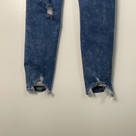 American Eagle Destroyed Acid Wash Mom Jeans Size 2 - Picture 8 of 13
